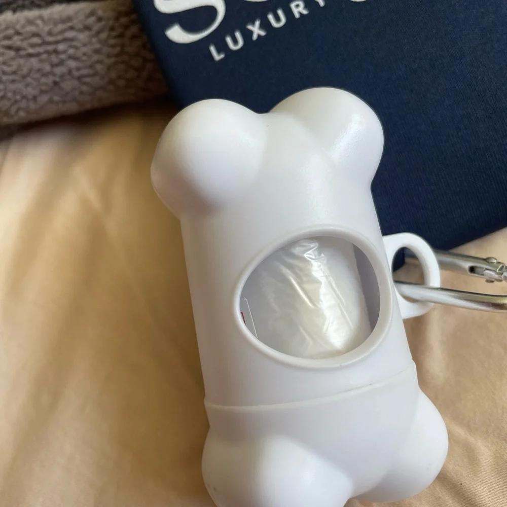 Sopra Luxury Living Navy Can Cooler with White bone bag dispenser Keychain